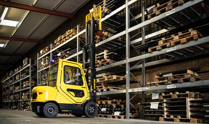 Hyster J2.5-3.5XTLG: il carrello elevatore elettrico al litio per applicazioni interne ed esterne